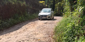 പഴവങ്ങാടി പഞ്ചായത്തിലെ മുക്കാലുമൺ – പുലിയള്ള് റോഡ് തകര്ന്നു : യാത്ര ദുരിതത്തില്