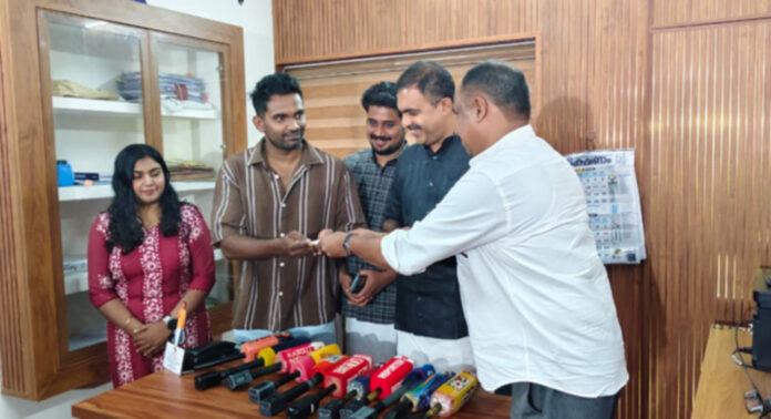 ആറന്മുള പ്രളയരക്ഷാ പ്രവര്ത്തനം : ഓഫ്റോഡ് വാഹനത്തിന് പിഴയിട്ട എം.വി.ഡി നടപടി അനൗചിത്യപരമെന്ന് അബിന് വര്ക്കി എം.എല്.എ ആറന്മുള പ്രളയരക്ഷാ പ്രവര്ത്തനം : ഓഫ്റോഡ് വാഹനത്തിന് പിഴയിട്ട എം.വി.ഡി നടപടി അനൗചിത്യപരമെന്ന് അബിന് വര്ക്കി എം.എല്.എ