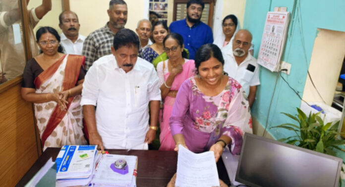 റാന്നി പഞ്ചായത്ത് ഉപതെരഞ്ഞെടുപ്പ് : യു.ഡി.എഫ് സ്ഥാനാർത്ഥി രമ്യമോൾ എം.ആർ നാമനിര്ദ്ദേശ പത്രിക സമർപ്പിച്ചു റാന്നി പഞ്ചായത്ത് ഉപതെരഞ്ഞെടുപ്പ് : യു.ഡി.എഫ് സ്ഥാനാർത്ഥി രമ്യമോൾ എം.ആർ നാമനിര്ദ്ദേശ പത്രിക സമർപ്പിച്ചു