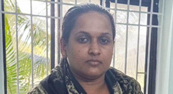 റാണി ലഷ്മി നടത്തിയ ലൈഫ് ഫണ്ട് തട്ടിപ്പിന് രാഷ്ട്രീയ പ്രതിനിധികളുടെയും ഉദ്യോഗസ്ഥരുടെയും ഒത്താശ : പോലീസ് അന്വേഷണം വ്യാപിപ്പിച്ചു റാണി ലഷ്മി നടത്തിയ ലൈഫ് ഫണ്ട് തട്ടിപ്പിന് രാഷ്ട്രീയ പ്രതിനിധികളുടെയും ഉദ്യോഗസ്ഥരുടെയും ഒത്താശ : പോലീസ് അന്വേഷണം വ്യാപിപ്പിച്ചു