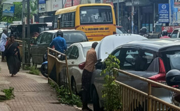 റാന്നിയിൽ അനധികൃത പാർക്കിംഗ് വ്യാപകം : നടപടിയെടുക്കാതെ മോട്ടോർ വാഹന വകുപ്പും പോലീസും