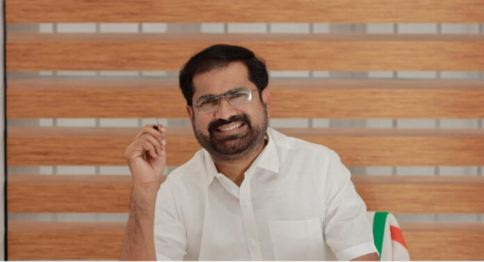 സനീഷ് കുമാര് എംഎൽഎക്കെതിരായ കൈക്കൂലിക്കേസ് ; പരാതിക്കാരന് വധഭീഷണി സനീഷ് കുമാര് എംഎൽഎക്കെതിരായ കൈക്കൂലിക്കേസ് ; പരാതിക്കാരന് വധഭീഷണി