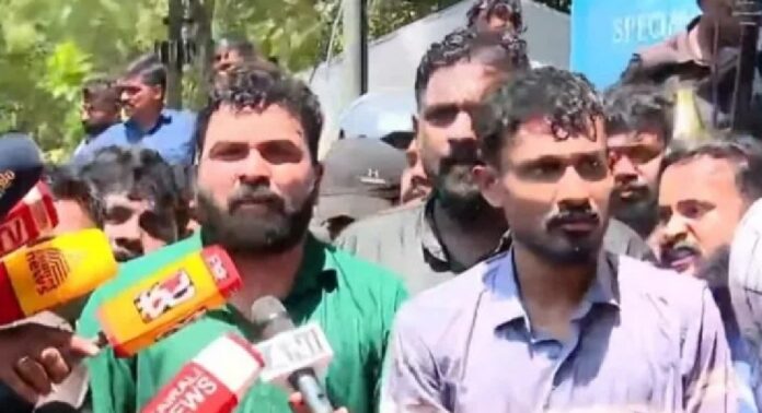 എസ്എഫ്ഐ മാർച്ചിൽ സംസ്ഥാന സെക്രട്ടറി പി എസ് സഞ്ജീവിന് ദേഹാസ്വാസ്ഥ്യം എസ്എഫ്ഐ മാർച്ചിൽ സംസ്ഥാന സെക്രട്ടറി പി എസ് സഞ്ജീവിന് ദേഹാസ്വാസ്ഥ്യം