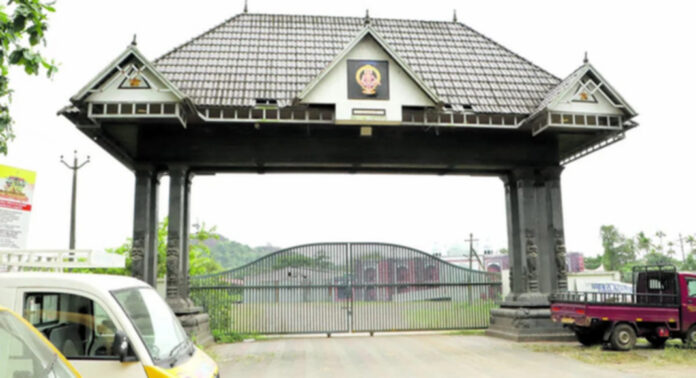 ശബരിമല തീര്ഥാടനത്തിന് ഇനി രണ്ടുമാസം മാത്രം : പത്തനംതിട്ടയിലെ ഇടത്താവളത്തില് ഒരുക്കങ്ങള് എങ്ങുമെത്തിയില്ല ശബരിമല തീര്ഥാടനത്തിന് ഇനി രണ്ടുമാസം മാത്രം : പത്തനംതിട്ടയിലെ ഇടത്താവളത്തില് ഒരുക്കങ്ങള് എങ്ങുമെത്തിയില്ല