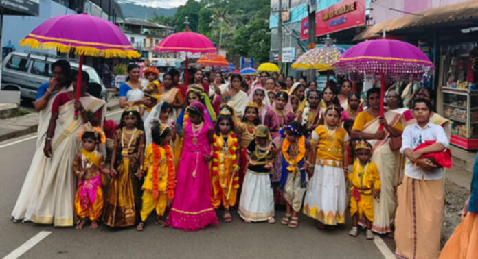 ജില്ലയില് വര്ണ്ണാഭമായി ശ്രീകൃഷണ ജയന്തി : ശോഭാ യാത്രകളില് പങ്കെടുത്തത് നിരവധി കുരുന്നുകള് ജില്ലയില് വര്ണ്ണാഭമായി ശ്രീകൃഷണ ജയന്തി : ശോഭാ യാത്രകളില് പങ്കെടുത്തത് നിരവധി കുരുന്നുകള്