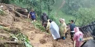 സിക്കിമില് മണ്ണിടിച്ചില് ; രണ്ട് വീടുകള് തകര്ന്നതായും റോഡ് ഗതാഗതം തടസപ്പെടുന്നതായും റിപ്പോര്ട്ട്