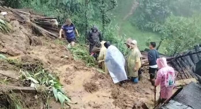 സിക്കിമില് മണ്ണിടിച്ചില് ; രണ്ട് വീടുകള് തകര്ന്നതായും റോഡ് ഗതാഗതം തടസപ്പെടുന്നതായും റിപ്പോര്ട്ട് സിക്കിമില് മണ്ണിടിച്ചില് ; രണ്ട് വീടുകള് തകര്ന്നതായും റോഡ് ഗതാഗതം തടസപ്പെടുന്നതായും റിപ്പോര്ട്ട്