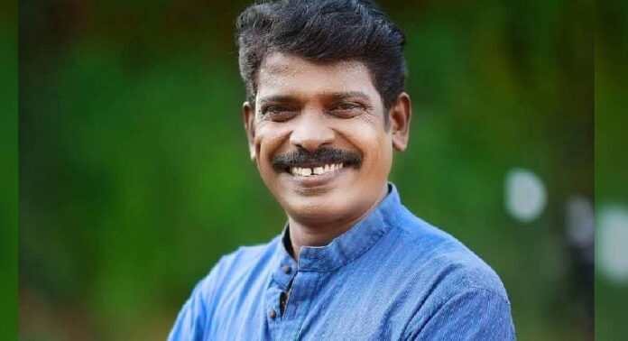 കൊല്ലം സുധിയുടെ ആശ്രിതര്ക്ക് നഷ്ടപരിഹാരം വിധിച്ച് കോടതി കൊല്ലം സുധിയുടെ ആശ്രിതര്ക്ക് നഷ്ടപരിഹാരം വിധിച്ച് കോടതി