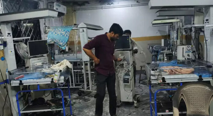 തെലങ്കാന ആശുപത്രിയിൽ തീപിടിത്തം : രണ്ട് നവജാത ശിശുക്കൾ മരിച്ചു ; ഷോർട്ട് സർക്യൂട്ടാണെന്ന് സംശയം തെലങ്കാന ആശുപത്രിയിൽ തീപിടിത്തം : രണ്ട് നവജാത ശിശുക്കൾ മരിച്ചു ; ഷോർട്ട് സർക്യൂട്ടാണെന്ന് സംശയം