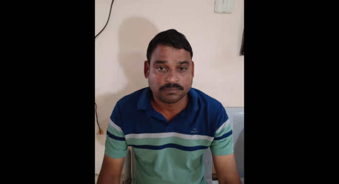 ട്രെയിൻ യാത്രക്കാരിയുടെ 3 പവൻ സ്വർണമാല മോഷ്ടിച്ചു ; അറസ്റ്റിലായതിന് പിന്നാലെ ജാമ്യത്തിലിറങ്ങി മുങ്ങിയ പ്രതി 22 വർഷത്തിന് ശേഷം പിടിയിൽ ട്രെയിൻ യാത്രക്കാരിയുടെ 3 പവൻ സ്വർണമാല മോഷ്ടിച്ചു ; അറസ്റ്റിലായതിന് പിന്നാലെ ജാമ്യത്തിലിറങ്ങി മുങ്ങിയ പ്രതി 22 വർഷത്തിന് ശേഷം പിടിയിൽ