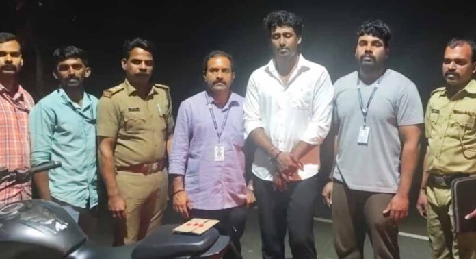 തിരുവനന്തപുരത്ത് 30-കാരനായ നിയമ വിദ്യാർത്ഥിയെ അറസ്റ്റ് ചെയ്തു ; വാഹന പരിശോധനക്കിടെ എംഡിഎംഎ കണ്ടെത്തി തിരുവനന്തപുരത്ത് 30-കാരനായ നിയമ വിദ്യാർത്ഥിയെ അറസ്റ്റ് ചെയ്തു ; വാഹന പരിശോധനക്കിടെ എംഡിഎംഎ കണ്ടെത്തി