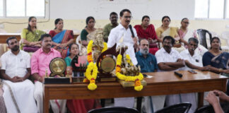 ആറന്മുള ഉത്രട്ടാതി ജലമേളയില് ജേതാക്കളായ കോറ്റാത്തൂര്, കൈതക്കോടി പള്ളിയോടങ്ങള്ക്ക് അയിരൂര് ഗ്രാമപഞ്ചായത്ത് സ്വീകരണം നല്കി