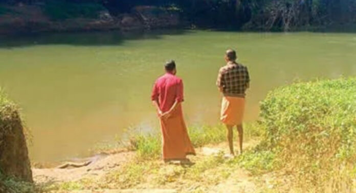 പ്രമാടം വേലന്കടവില് കടത്ത് വള്ളമില്ലാതെയായിട്ട് ഒന്നര വര്ഷം : പുനരാരംഭിക്കാന് നടപടിയില്ല പ്രമാടം വേലന്കടവില് കടത്ത് വള്ളമില്ലാതെയായിട്ട് ഒന്നര വര്ഷം : പുനരാരംഭിക്കാന് നടപടിയില്ല