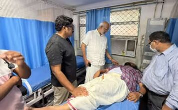 ഗ്യാനേഷ് കുമാർ രാജിവെക്കണമെന്നാവശ്യപ്പെട്ട് നടത്തിയ പ്രതിഷേധത്തിനിടെ പോലീസ് കസ്റ്റഡിയിലെടുത്ത ജോൺ ബ്രിട്ടാസ് എംപിയെ ആശുപതിയിൽ പ്രവേശിപ്പിച്ചു