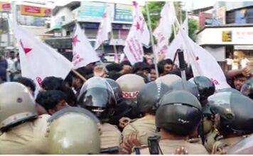 ഡൽഹിയിലെ അറസ്റ്റിൽ പ്രതിഷേധിച്ച് എസ്എഫ്ഐ പാലക്കാട് റെയിൽവേ സ്റ്റേഷനിലേക്ക് നടത്തിയ മാർച്ച് സംഘർഷഭരിതമായി