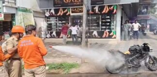 നിലമ്പൂരിൽ ഓടിക്കൊണ്ടിരുന്ന ബൈക്കിന് തീപിടിച്ച് അപകടം