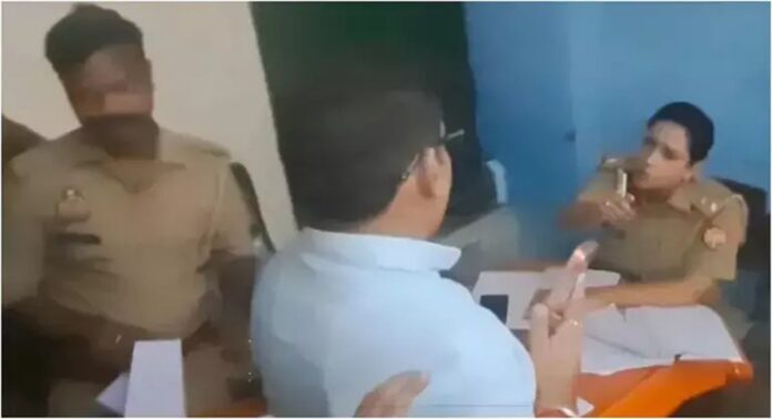സർക്കാർ ആശുപത്രിക്ക് മുന്നിലെ ഗതാഗതക്കുരുക്കിനെച്ചൊല്ലി ബിജെപി നേതാവും വനിതാ പോലീസും തമ്മിൽ വാക്ക്പോര് സർക്കാർ ആശുപത്രിക്ക് മുന്നിലെ ഗതാഗതക്കുരുക്കിനെച്ചൊല്ലി ബിജെപി നേതാവും വനിതാ പോലീസും തമ്മിൽ വാക്ക്പോര്
