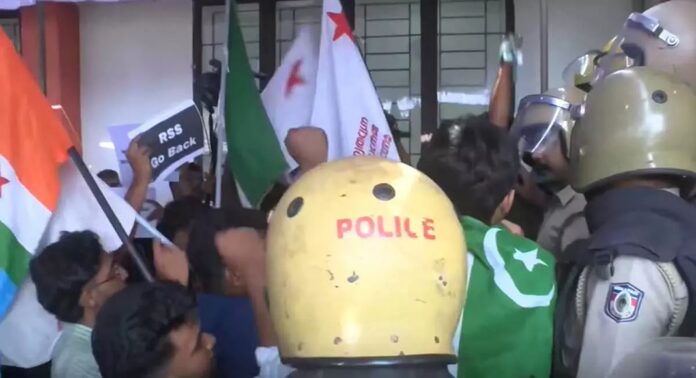 കേന്ദ്ര സർവകലാശാലയിലെ വിദ്യാർഥി പ്രതിഷേധത്തിൽ വിസിക്ക് അധ്യാപക സംഘടനയുടെ കത്ത് കേന്ദ്ര സർവകലാശാലയിലെ വിദ്യാർഥി പ്രതിഷേധത്തിൽ വിസിക്ക് അധ്യാപക സംഘടനയുടെ കത്ത്