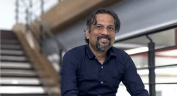 സോഹോയിൽ വൻ പ്രതിസന്ധി! ജീവനക്കാരോട് മാപ്പ് ചോദിച്ച് ശ്രീധർ വെമ്പു; ശമ്പളവർധനവ് തടഞ്ഞു, പിരിച്ചുവിടലുകൾ ഒഴിവാക്കാൻ നീക്കം സോഹോയിൽ വൻ പ്രതിസന്ധി! ജീവനക്കാരോട് മാപ്പ് ചോദിച്ച് ശ്രീധർ വെമ്പു; ശമ്പളവർധനവ് തടഞ്ഞു, പിരിച്ചുവിടലുകൾ ഒഴിവാക്കാൻ നീക്കം