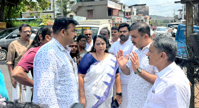 തിരുവല്ല – കുമ്പഴ റോഡ് നിർമ്മാണം ; പുരോഗതി വിലയിരുത്തി അബിൻ വർക്കി എംഎൽഎ തിരുവല്ല – കുമ്പഴ റോഡ് നിർമ്മാണം ; പുരോഗതി വിലയിരുത്തി അബിൻ വർക്കി എംഎൽഎ