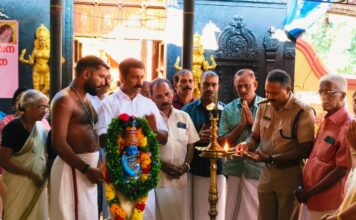 തോട്ടമൺകാവിൽ നാരായണീയ പാരായണയജ്ഞം സമാപനത്തിലേക്ക് ; നാളെ ആയില്യം പൂജ