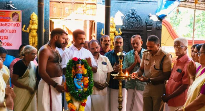തോട്ടമൺകാവിൽ നാരായണീയ പാരായണയജ്ഞം സമാപനത്തിലേക്ക് ; നാളെ ആയില്യം പൂജ തോട്ടമൺകാവിൽ നാരായണീയ പാരായണയജ്ഞം സമാപനത്തിലേക്ക് ; നാളെ ആയില്യം പൂജ