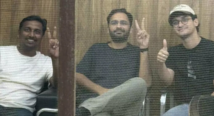 സിജെപി നേതാക്കളായ അശുതോഷ് റാങ്കയും സൗരവ് ദാസും ജയിലിലേക്ക് ; അജിൻക്യ ഷിൻഡെയ്ക്ക് ജാമ്യം സിജെപി നേതാക്കളായ അശുതോഷ് റാങ്കയും സൗരവ് ദാസും ജയിലിലേക്ക് ; അജിൻക്യ ഷിൻഡെയ്ക്ക് ജാമ്യം