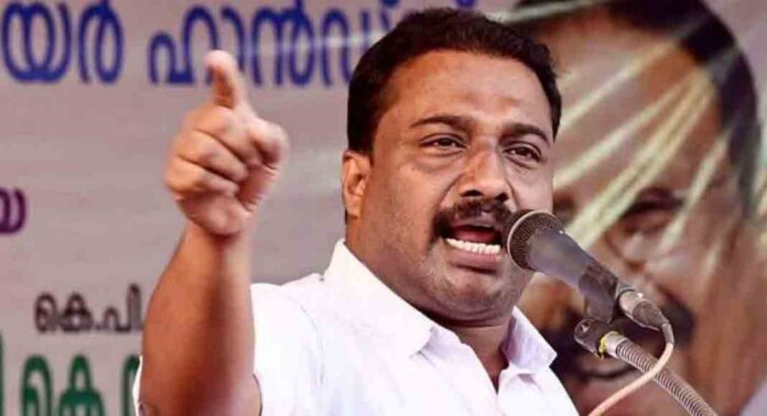 മെയിൻ പൈലറ്റിനെ സഹ പൈലറ്റ് കൂടെയിരുന്ന് കുത്തി വിമാനം തകർക്കാൻ ശ്രമിച്ചതുപോലെ : പരോക്ഷ വിമർശനവുമായി ബിആർഎം ഷരീഫ് മെയിൻ പൈലറ്റിനെ സഹ പൈലറ്റ് കൂടെയിരുന്ന് കുത്തി വിമാനം തകർക്കാൻ ശ്രമിച്ചതുപോലെ : പരോക്ഷ വിമർശനവുമായി ബിആർഎം ഷരീഫ്