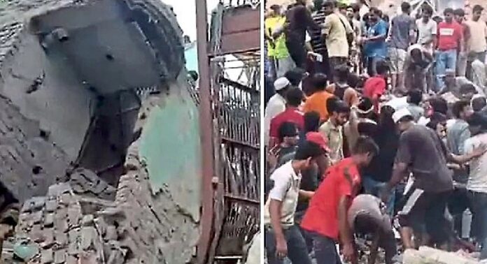 ഡൽഹിയിൽ വീണ്ടും കെട്ടിടം തകർന്നുവീണ് അപകടം ; നിരവധി പേർ കുടുങ്ങിക്കിടക്കുന്നതായി സംശയം ഡൽഹിയിൽ വീണ്ടും കെട്ടിടം തകർന്നുവീണ് അപകടം ; നിരവധി പേർ കുടുങ്ങിക്കിടക്കുന്നതായി സംശയം