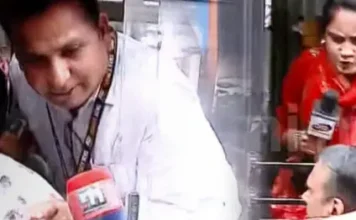 പ്രതിഷേധം റിപ്പോർട്ട് ചെയ്യാനെത്തിയ മാധ്യമപ്രവർത്തകരെ കസ്റ്റഡിയിലെടുത്ത് ഡൽഹി പോലീസ്