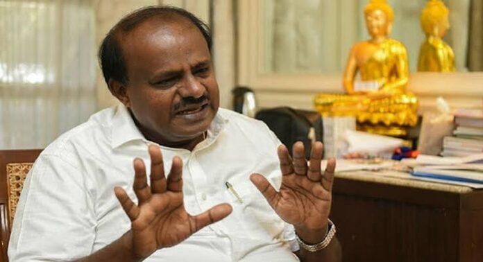 സംസ്ഥാനത്തെ തൊഴിലില്ലായ്മ കുറയ്ക്കാൻ എന്ന പേരിൽ കേന്ദ്ര മന്ത്രിയും ജെ ഡി എസ് നേതാവുമായ എച്ച് ഡി കുമാരസ്വാമി മുന്നോട്ടുവച്ച നിർദേശത്തെ ചൊല്ലി വിവാദം സംസ്ഥാനത്തെ തൊഴിലില്ലായ്മ കുറയ്ക്കാൻ എന്ന പേരിൽ കേന്ദ്ര മന്ത്രിയും ജെ ഡി എസ് നേതാവുമായ എച്ച് ഡി കുമാരസ്വാമി മുന്നോട്ടുവച്ച നിർദേശത്തെ ചൊല്ലി വിവാദം
