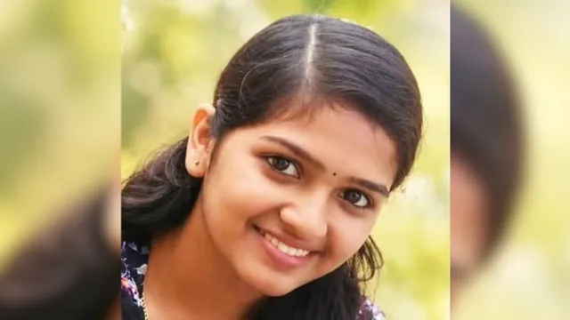 എറണാകുളത്ത് ബൈക്ക് അപകടം : മുണ്ടക്കയം സ്വദേശിനിയായ നഴ്സ് മരിച്ചു എറണാകുളത്ത് ബൈക്ക് അപകടം : മുണ്ടക്കയം സ്വദേശിനിയായ നഴ്സ് മരിച്ചു
