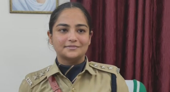 കോന്നിയുടെ പ്രഥമ വനിത എ.എസ്.പി. യായി നിമിഷി ത്രിപാഠി ചുമതലയേറ്റു കോന്നിയുടെ പ്രഥമ വനിത എ.എസ്.പി. യായി നിമിഷി ത്രിപാഠി ചുമതലയേറ്റു