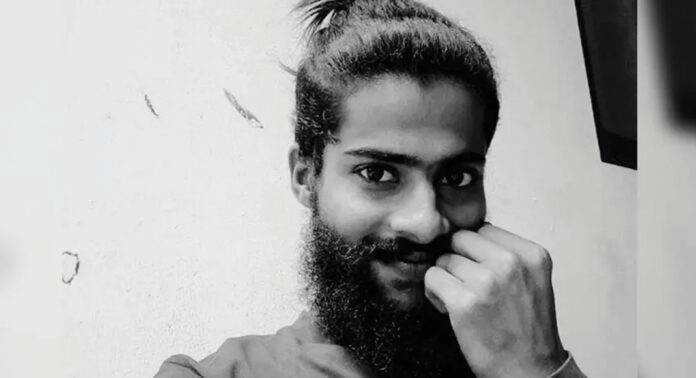 ഭാര്യവീട്ടിൽനിന്ന് മടങ്ങവേ മിന്നലേറ്റ് ബൈക്ക് യാത്രക്കാരന് ദാരുണാന്ത്യം ഭാര്യവീട്ടിൽനിന്ന് മടങ്ങവേ മിന്നലേറ്റ് ബൈക്ക് യാത്രക്കാരന് ദാരുണാന്ത്യം