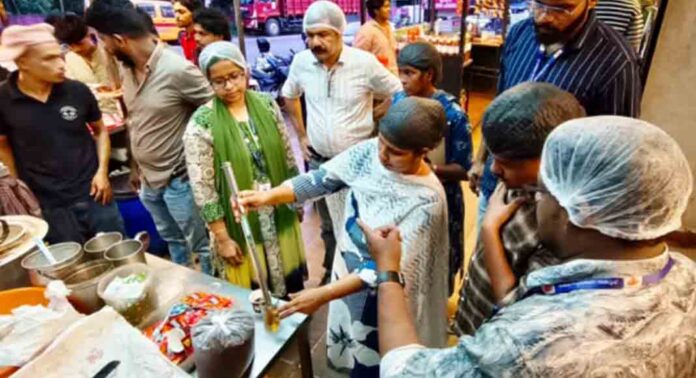 മലപ്പുറത്തെ ഹോട്ടലുകളിൽ റെയ്ഡ് ; വീണ്ടും ഉപയോഗിച്ച എണ്ണയ്ക്ക് പിടിവീണു ; 291 ലിറ്റര് നശിപ്പിച്ചു മലപ്പുറത്തെ ഹോട്ടലുകളിൽ റെയ്ഡ് ; വീണ്ടും ഉപയോഗിച്ച എണ്ണയ്ക്ക് പിടിവീണു ; 291 ലിറ്റര് നശിപ്പിച്ചു