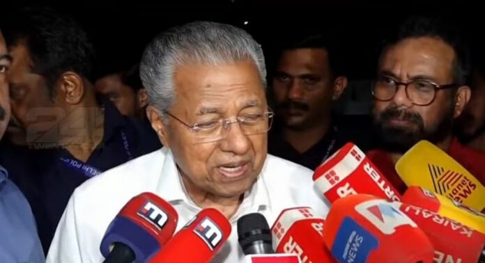 പ്രതിപക്ഷ നേതാവ് പിണറായി വിജയനെ ഡല്ഹി പോലീസ് വിട്ടയച്ചു പ്രതിപക്ഷ നേതാവ് പിണറായി വിജയനെ ഡല്ഹി പോലീസ് വിട്ടയച്ചു