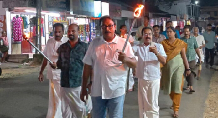 യു.പി.ഐ. ഇടപാടുകൾക്ക് എം.ഡി.ആർ : വ്യാപാരി വ്യവസായി ഏകോപന സമിതി വെച്ചൂച്ചിറ യൂണിറ്റ് പ്രതിഷേധ പ്രകടനം നടത്തി യു.പി.ഐ. ഇടപാടുകൾക്ക് എം.ഡി.ആർ : വ്യാപാരി വ്യവസായി ഏകോപന സമിതി വെച്ചൂച്ചിറ യൂണിറ്റ് പ്രതിഷേധ പ്രകടനം നടത്തി