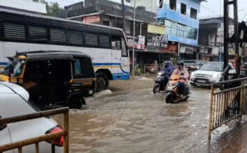റാന്നി ടൗണിലെ വെള്ളക്കെട്ടിന് കാരണം റോഡ് നിര്മ്മാണത്തിലെ അഴിമതിയെന്ന് ആക്ഷേപം