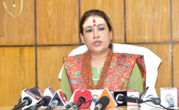 ‘എന്നെ കൊല്ലാൻ ഗൂഢാലോചന നടത്തി’ ; ഭർത്താവിനെതിരെ പരാതിയുമായി മന്ത്രി രേഖ ആര്യ