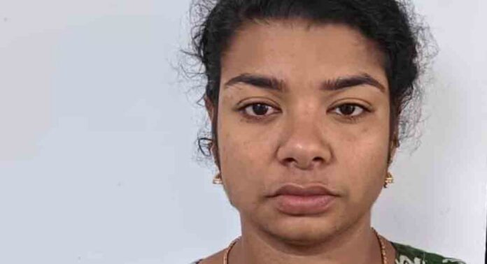 ചാലക്കുടി കൊരട്ടി പള്ളിയിൽ വെച്ച് കുട്ടിയുടെ കാലിൽ അണിഞ്ഞിരുന്ന പാദസരം മോഷ്ടിച്ച യുവതി പിടിയിൽ ചാലക്കുടി കൊരട്ടി പള്ളിയിൽ വെച്ച് കുട്ടിയുടെ കാലിൽ അണിഞ്ഞിരുന്ന പാദസരം മോഷ്ടിച്ച യുവതി പിടിയിൽ
