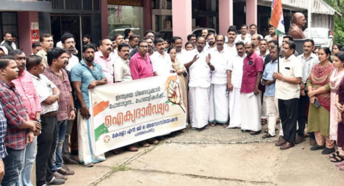 നരേന്ദ്ര മോഡി സര്ക്കാര് ജനാധിപത്യ അവകാശങ്ങള് ധ്വംസിക്കുന്നു : പ്രൊഫ.സതീഷ് കൊച്ചുപറമ്പില് നരേന്ദ്ര മോഡി സര്ക്കാര് ജനാധിപത്യ അവകാശങ്ങള് ധ്വംസിക്കുന്നു : പ്രൊഫ.സതീഷ് കൊച്ചുപറമ്പില്