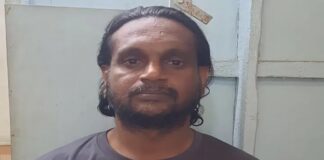 കോഴിക്കോട് വെള്ളയിലിൽ അയൽവാസിയായ സ്ത്രീയ്ക്കുനേരെ യുവാവ് വെടിയുതിർത്തു