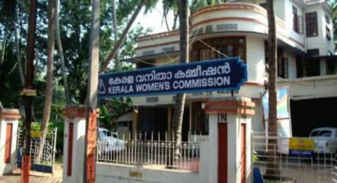വനിത കമ്മീഷന് അദാലത്ത് : 17 പരാതികള് തീര്പ്പാക്കി വനിത കമ്മീഷന് അദാലത്ത് : 17 പരാതികള് തീര്പ്പാക്കി