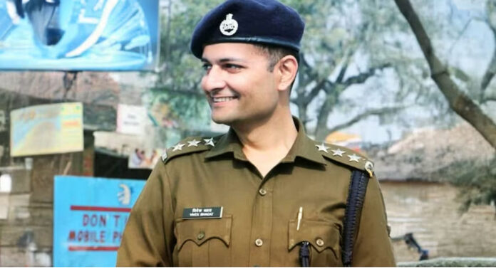വനിതാ മാധ്യമപ്രവർത്തകയെ പീഡിപ്പിക്കാൻ ശ്രമിച്ചെന്ന കേസ് : ആരോപണം നേരിടുന്ന ഉദ്യോഗസ്ഥന് സ്ഥാനക്കയറ്റം വനിതാ മാധ്യമപ്രവർത്തകയെ പീഡിപ്പിക്കാൻ ശ്രമിച്ചെന്ന കേസ് : ആരോപണം നേരിടുന്ന ഉദ്യോഗസ്ഥന് സ്ഥാനക്കയറ്റം